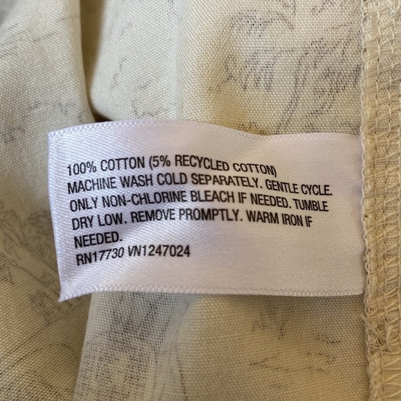 Black History Month Adult House of
NWT
Aama Print Short Sleeve Button-Down Shirt - Picture 5 of 5